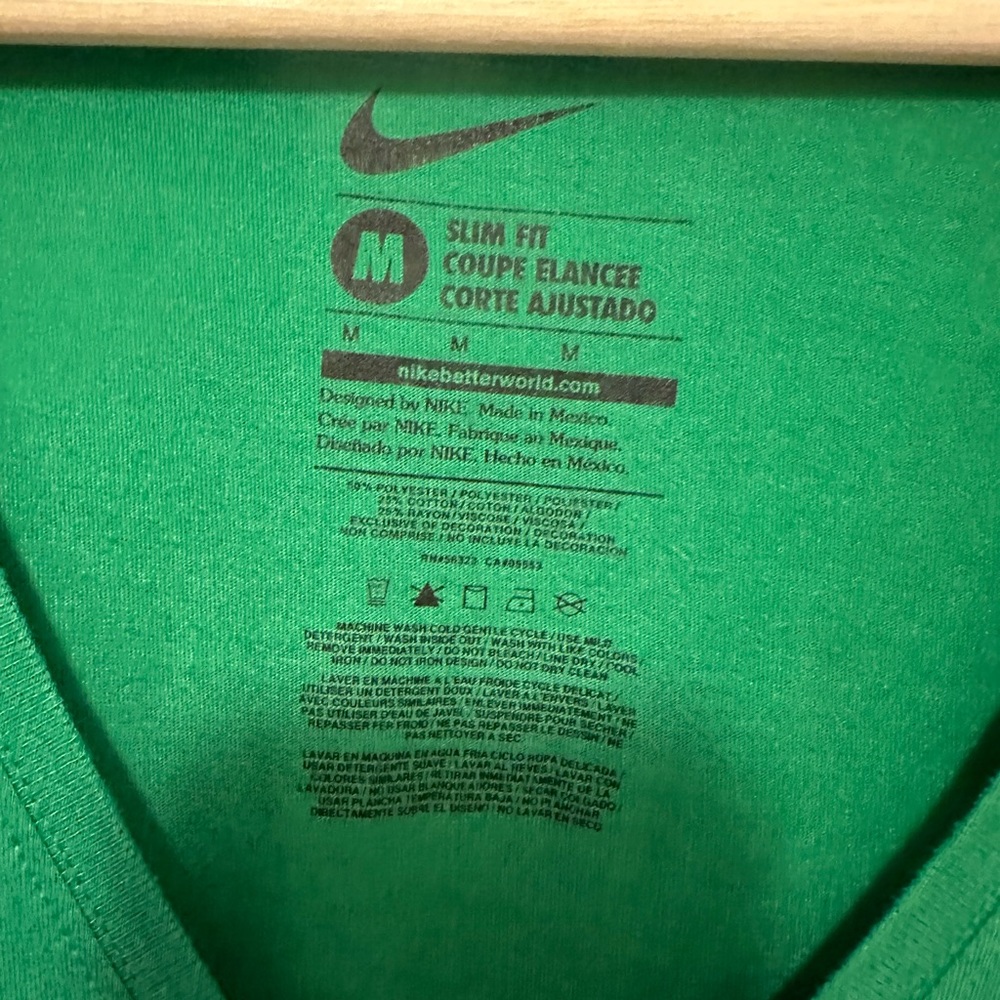 Nike Chicago Cubs women’s medium slim fit green vneck tshirt. Irish, shamrock - Picture 3 of 8